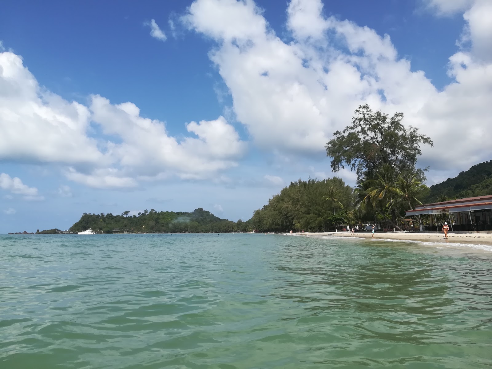 Fotografie cu Klong Prao beach - locul popular printre cunoscătorii de relaxare