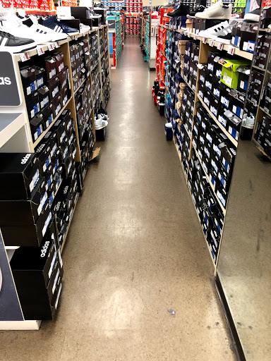 Shoe Store «Famous Footwear», reviews and photos, 40-24 College Point Blvd, Flushing, NY 11354, USA