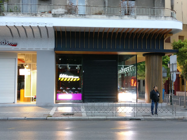 all about sneakers - Κατάστημα υποδήματος