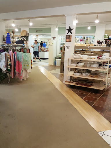 Thrift Store «Re-Uzit Shop of New Holland», reviews and photos, 707 W Main St, New Holland, PA 17557, USA