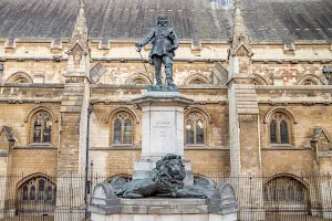 Statue of Oliver Cromwell image