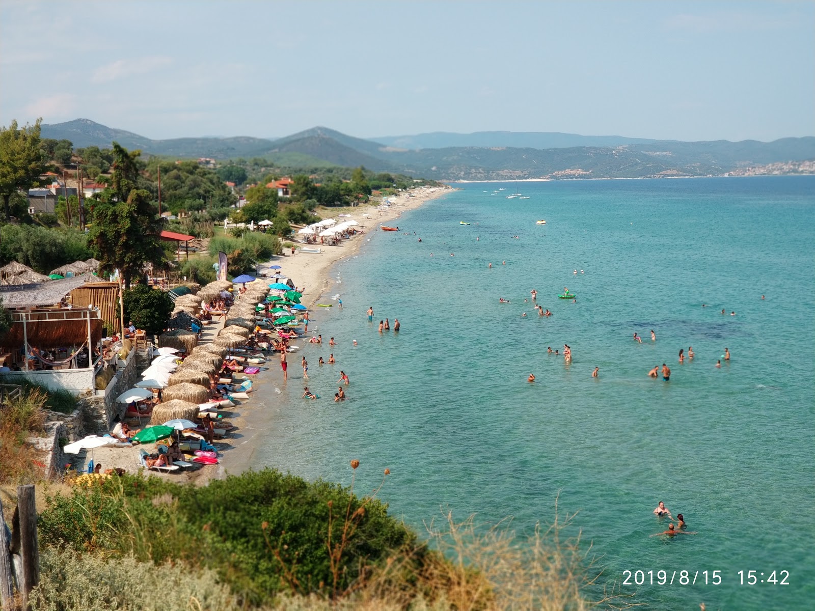 Foto de Salonikiou beach e o assentamento