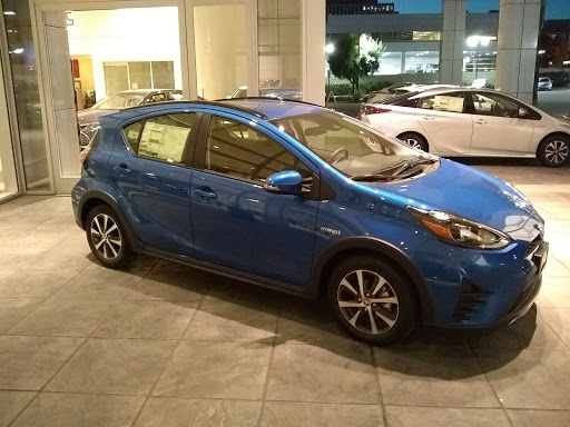 Toyota Dealer «Toyota Pasadena», reviews and photos, 3600 E Foothill Blvd, Pasadena, CA 91107, USA