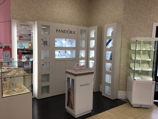 Jewelry Store «Hannoush Jewelers - Enfield», reviews and photos, 118 Elm St, Enfield, CT 06082, USA