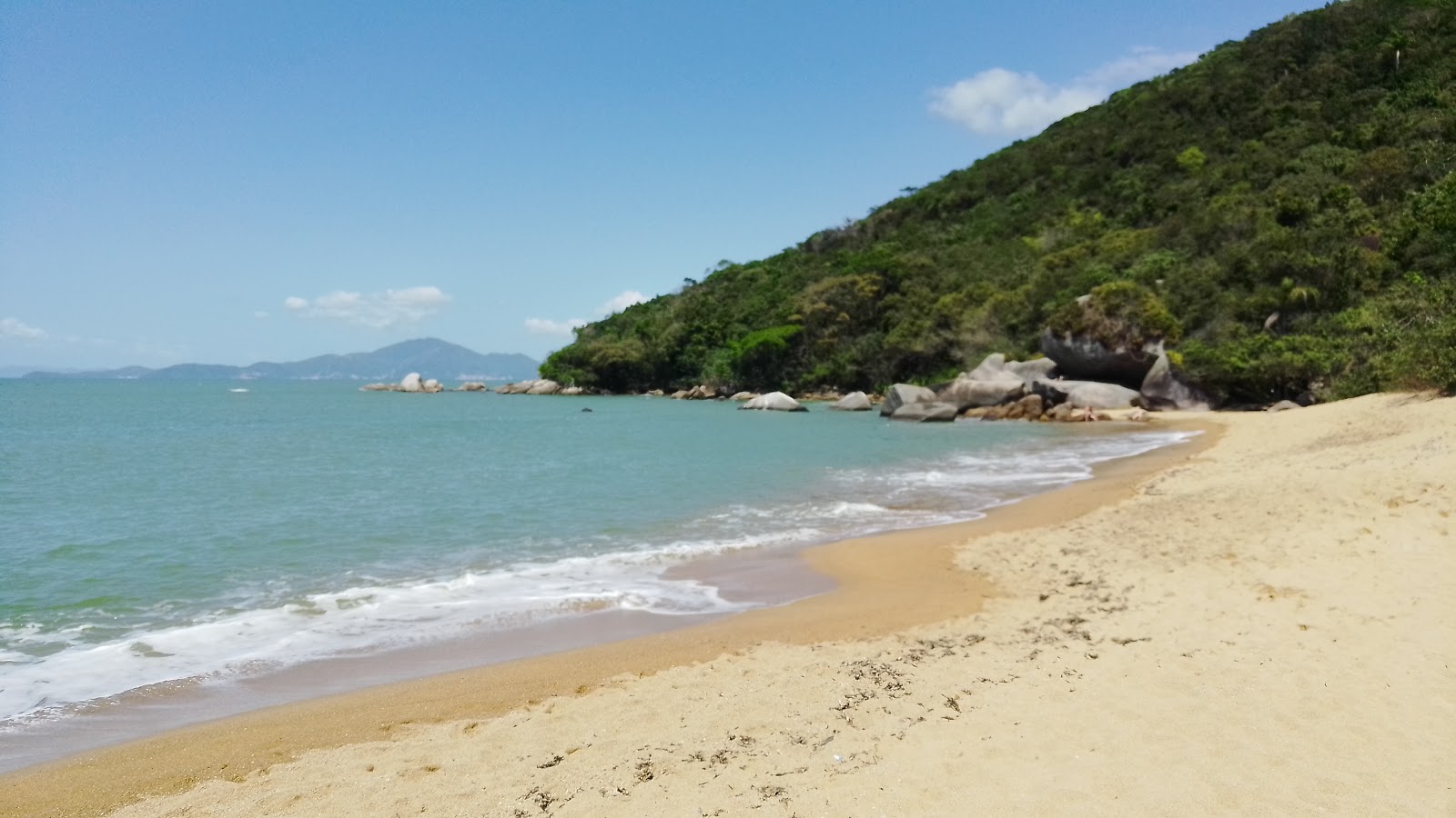 Valokuva Praia da Lagoaista. - suosittu paikka rentoutumisen tuntijoille