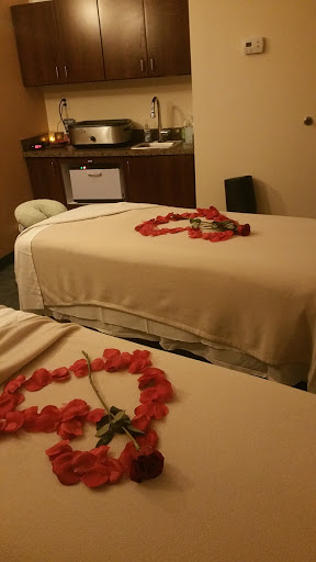 Massage Therapist «Hand & Stone Massage and Facial Spa», reviews and photos, 1829 S University Dr, Davie, FL 33324, USA