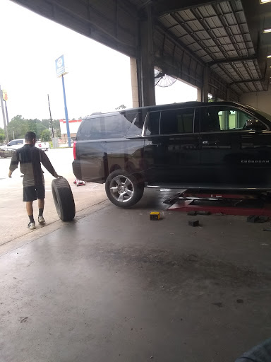 Tire Shop «Discount Tire Store - The Woodlands, TX», reviews and photos, 24915 Interstate 45 N, The Woodlands, TX 77380, USA