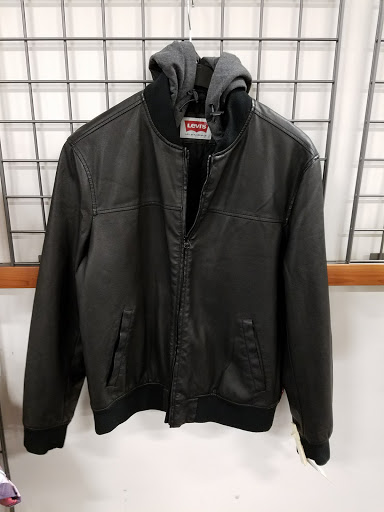 Clothing Store «Burlington Coat Factory», reviews and photos, 1555 S Lake St, Mundelein, IL 60060, USA