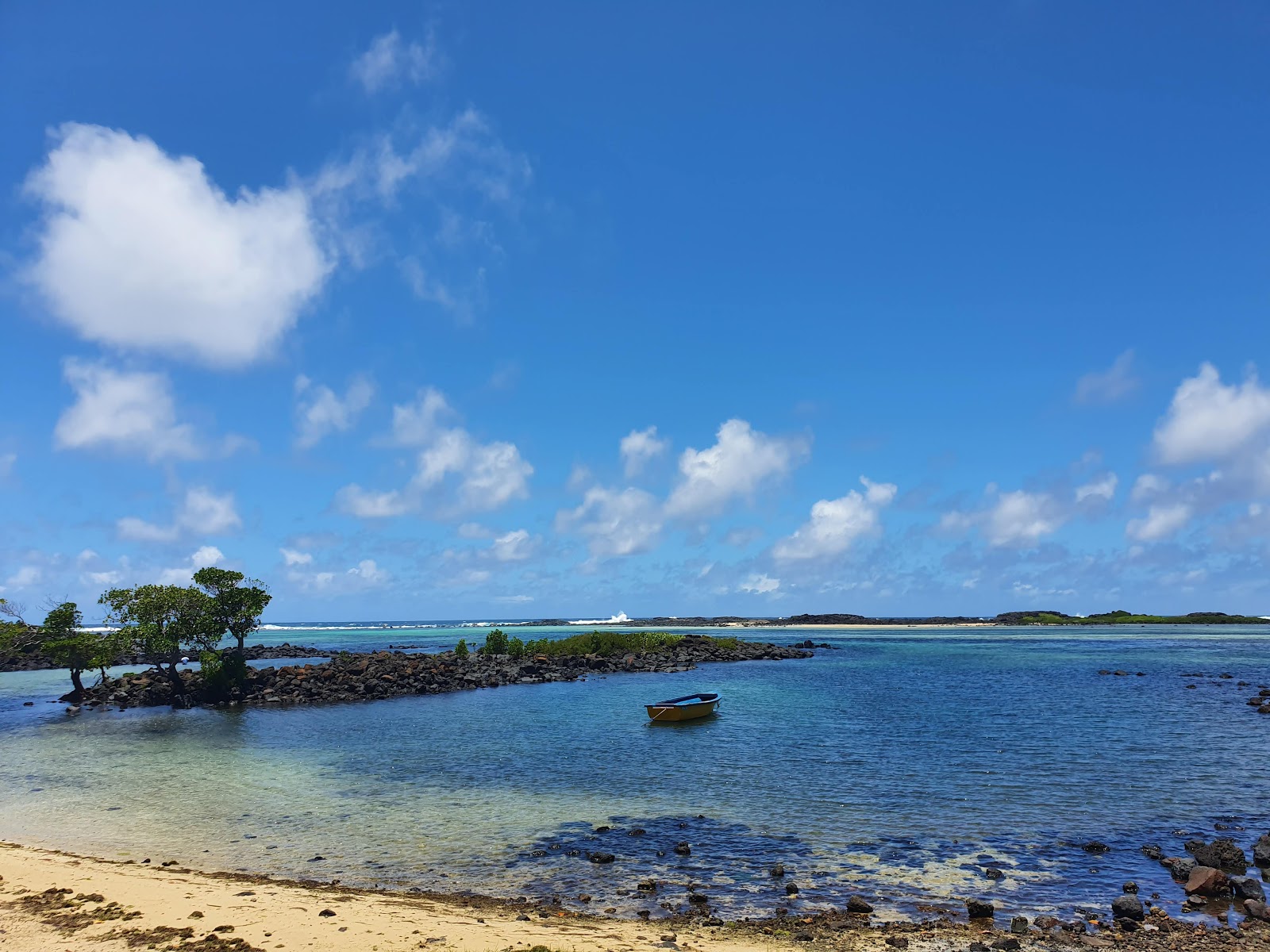 Foto de Le Bouchon Beach e o assentamento