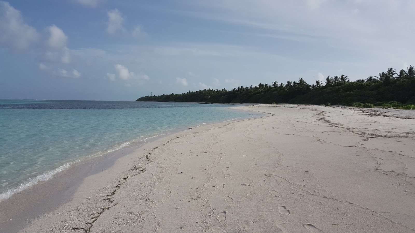 Foto von Dhekunu Thundi Beach mit kleine, beiger kiesel Oberfläche