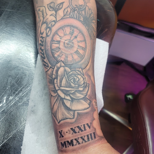 Explore upper sleeve tattoo ideas, creative tattoo ideas in Chattanooga, available at The Sailors Den Tattoos and Piercing & The Scurvy Pearl Music Venue