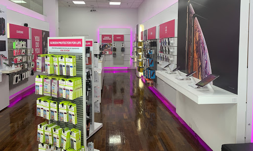 Cell Phone Store «T-Mobile», reviews and photos, 112 Eisenhower Pkwy #1037, Livingston, NJ 07039, USA