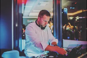 DJ Stewi-B - Hochzeits und Event DJ der neuen Generation image