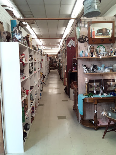 Antique Store «National Road Antique Mall», reviews and photos, 39 W Main St, Cambridge City, IN 47327, USA