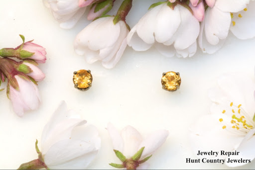 Jewelry Store «Hunt Country Jewelers», reviews and photos, 105 E Main St, Purcellville, VA 20132, USA