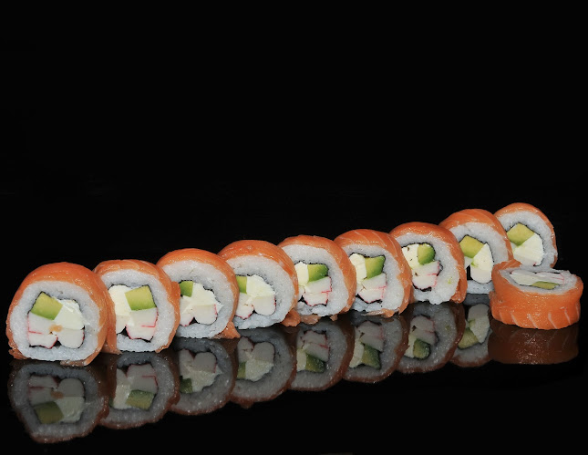 Opiniones de Kami Sushi El Bosque Gran Av en El Bosque - Restaurante
