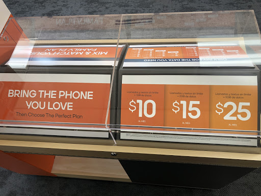 Telecommunications Service Provider «Boost Mobile Store», reviews and photos, 2613 Central Ave, Charlotte, NC 28205, USA