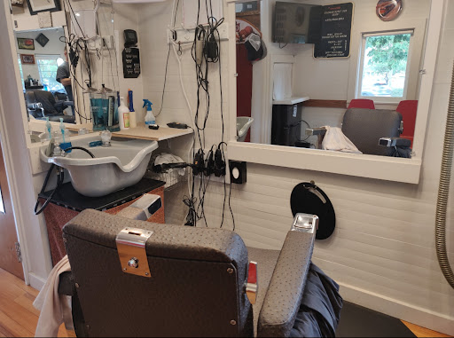 Barber Shop «Cut Loose Caboose Barber Shop», reviews and photos, 240 NW Gilman Blvd, Issaquah, WA 98027, USA