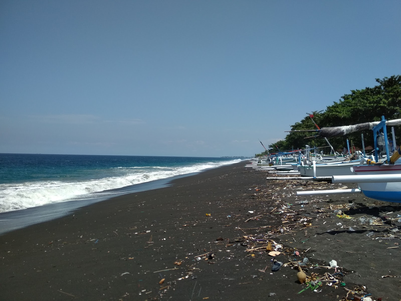 Foto von Pengalon Beach mit schwarzer sand Oberfläche