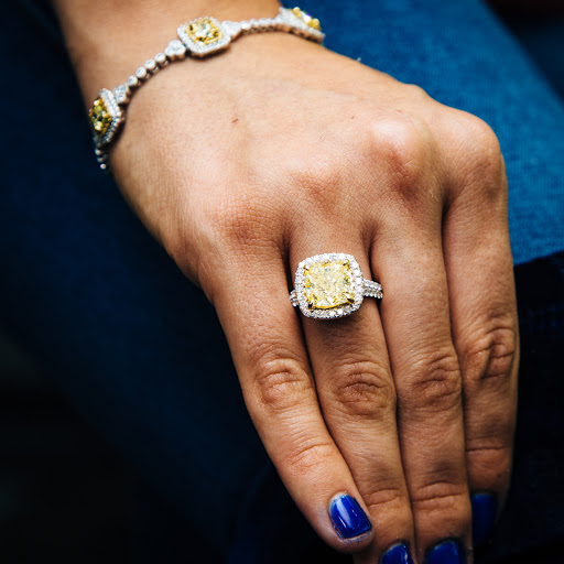 Jewelry Store «Select Jewelers, LLC», reviews and photos, 2221 S Voss Rd, Houston, TX 77057, USA