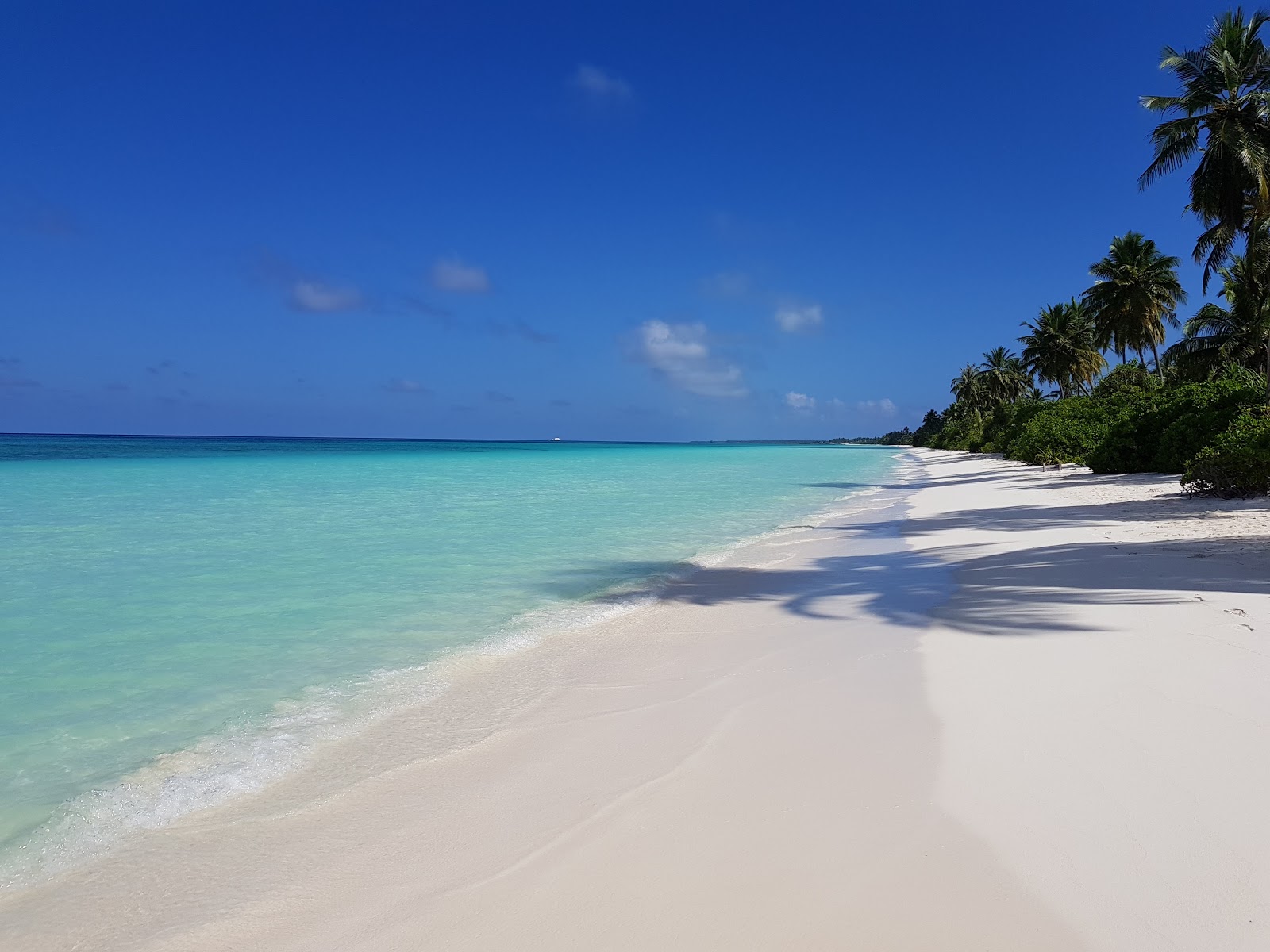 Foto de Playa Mukurimagu con arena fina y blanca superficie