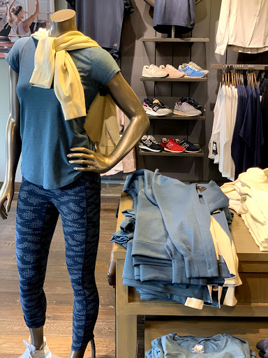 Shoe Store «New Balance Bellevue», reviews and photos, 823 Bellevue Way NE #100, Bellevue, WA 98004, USA