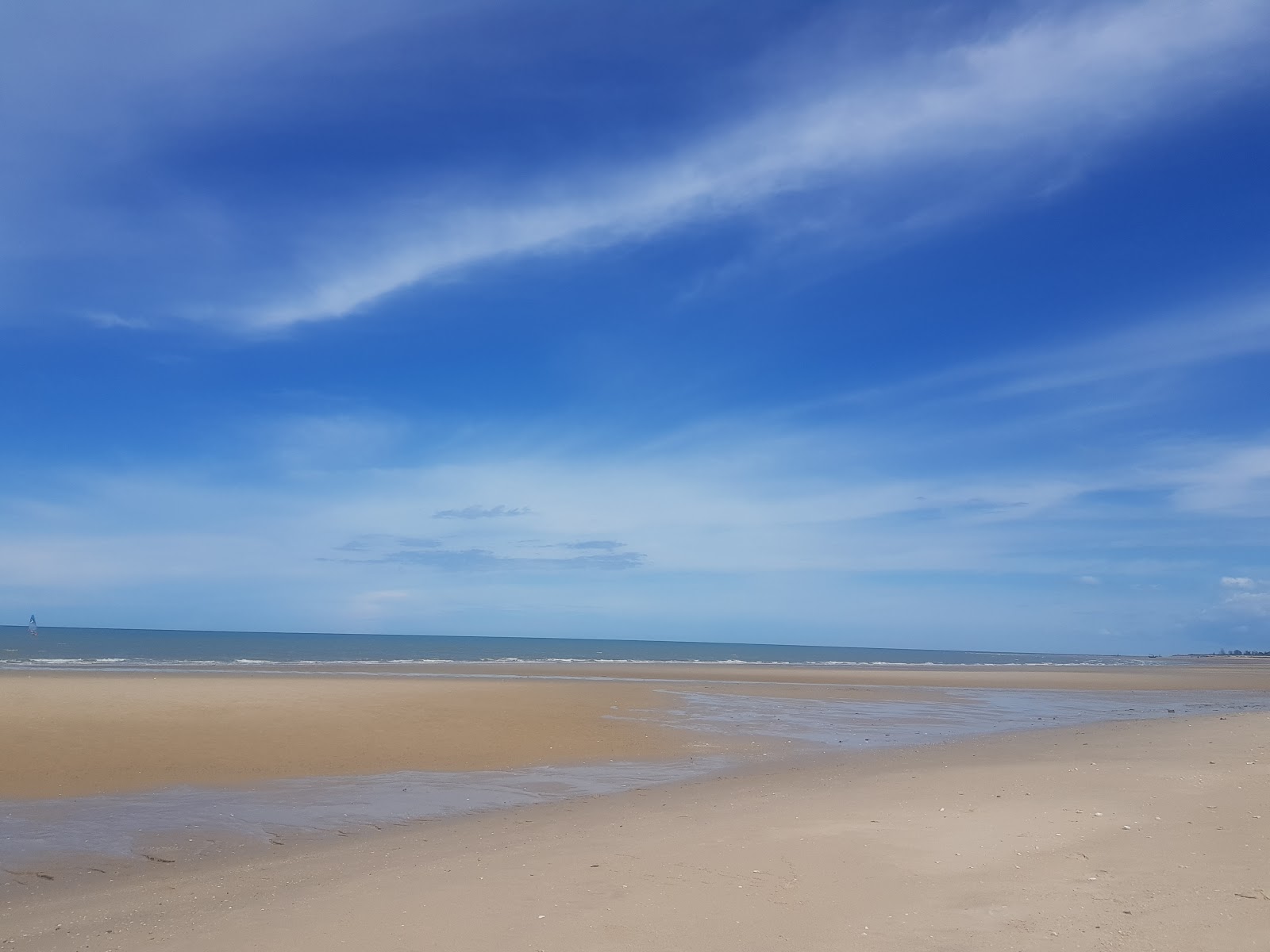 Foto de Kaew Beach - lugar popular entre os apreciadores de relaxamento