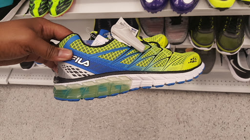 Clothing Store «Ross Dress for Less», reviews and photos, 3024 Wake Forest Rd, Raleigh, NC 27609, USA