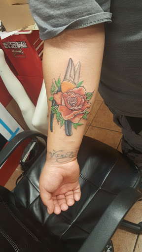 Tattoo Shop «Suicide Jack Tattoo», reviews and photos, 1900 S Espina St # 5, Las Cruces, NM 88001, USA