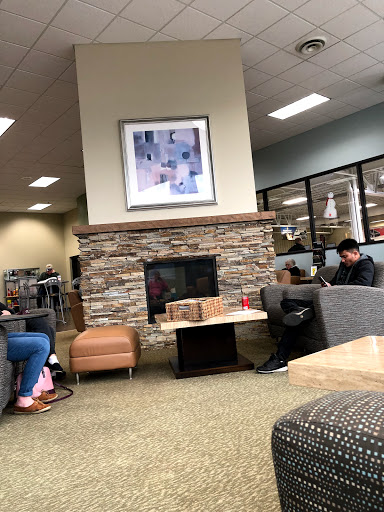 Toyota Dealer «Toyota of Grand Rapids», reviews and photos, 2555 28th St SE, Grand Rapids, MI 49512, USA