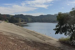 Intersection of Lafayette Reservoir Rim Trail & Moraga Way Trail image