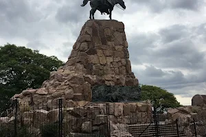 Monumento a GUEMES image