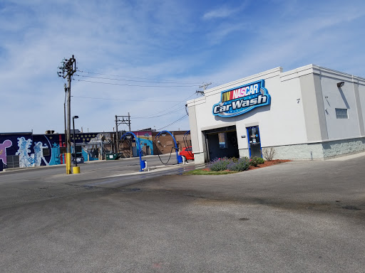 Car Wash «NASCAR Car Wash Berwyn», reviews and photos, 2315 Harlem Ave, Berwyn, IL 60402, USA