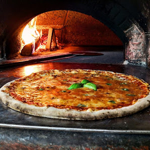 Pizzeria La Cantina Via San Giorgio, 7, 15060 Stazzano AL, Italia