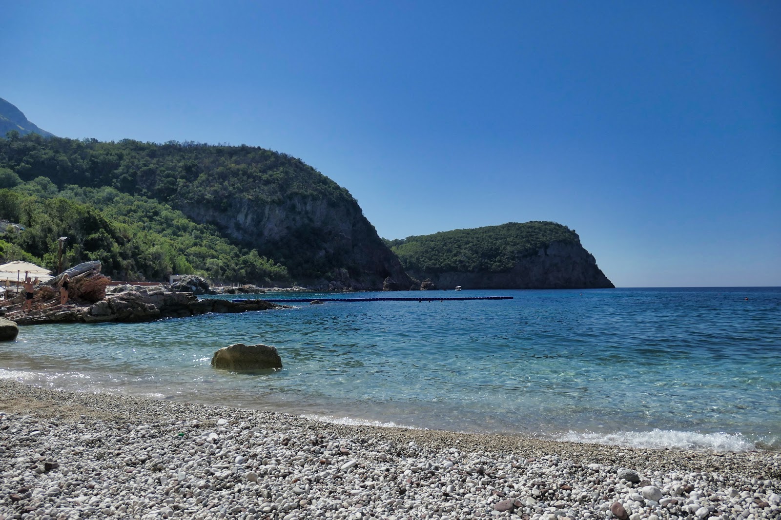 Fotografie cu Crvena glavica beach cu mic golf