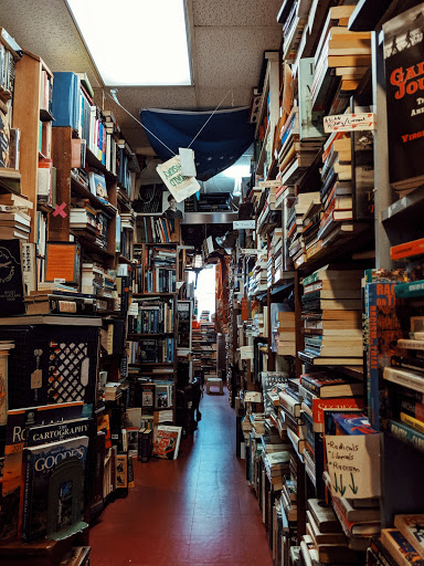 Used Book Store «Ravenswood Used Books», reviews and photos, 2005 W Montrose Ave, Chicago, IL 60618, USA