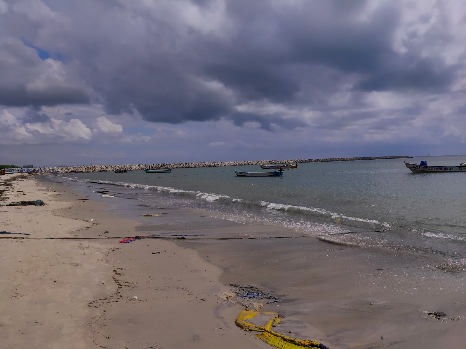 Foto van Sippikulam Beach met helder zand oppervlakte