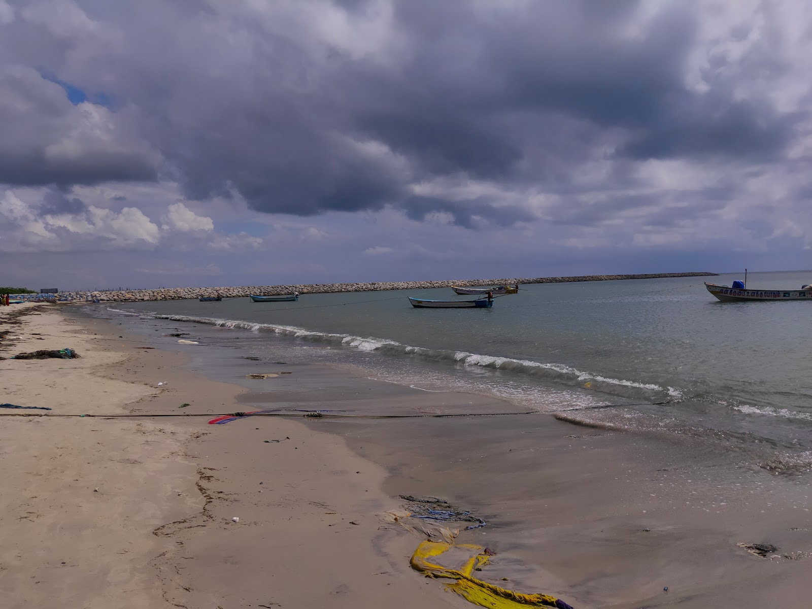 Foto von Sippikulam Beach mit beiger sand Oberfläche