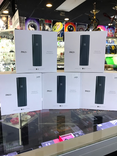 Tobacco Shop «The Wild Side Smoke Shop», reviews and photos, 229 W Hickory St, Denton, TX 76201, USA