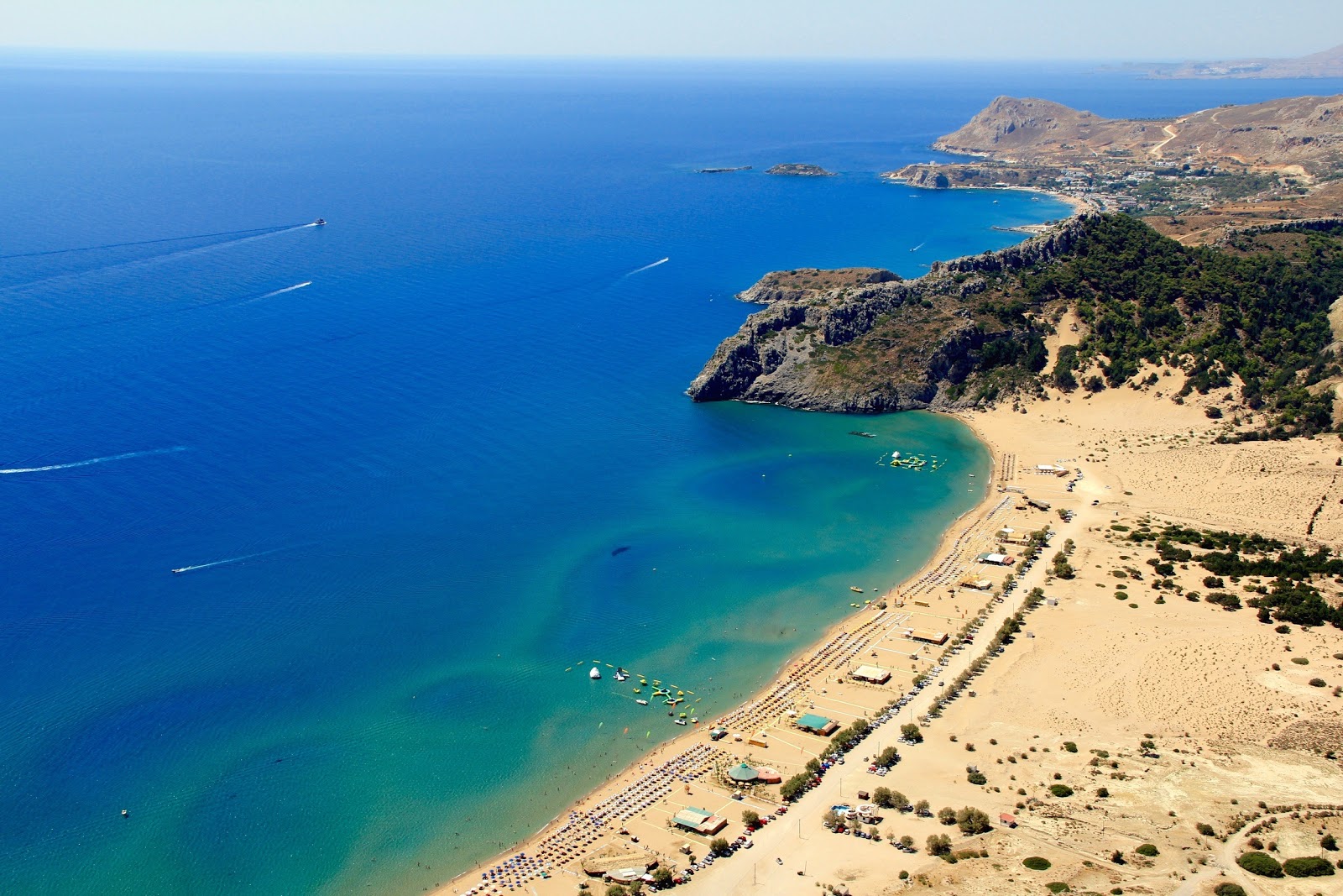 Foto di Spiaggia di Tsambika con baia lunga
