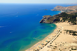 Foto di Spiaggia di Tsambika con baia lunga