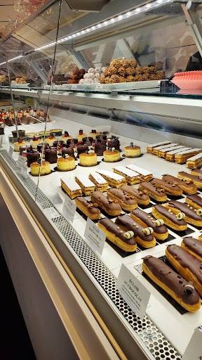 Shopping Mall «Colonial Village Shopping Center», reviews and photos, 1723 Wilson Blvd, Arlington, VA 22209, USA