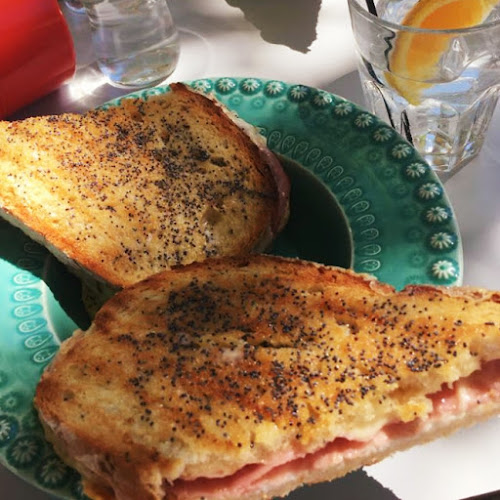 Largo Gen. Humberto Delgado 18 R/C, 6300-712 Guarda