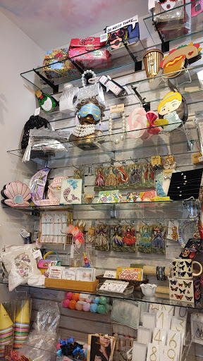 Jewelry Store «Knock Knock Boutique», reviews and photos, 110 W Chocolate Ave, Hershey, PA 17033, USA