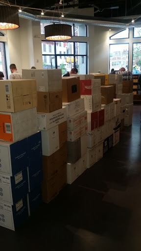 Wine Store «CoolVines Jersey City», reviews and photos, 276 Grove St, Jersey City, NJ 07302, USA