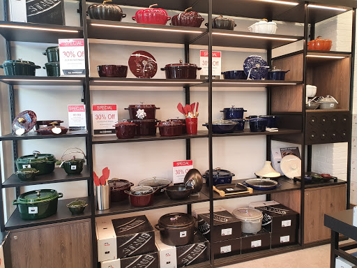 Shopping Mall «San Francisco Premium Outlets», reviews and photos, 2774 Livermore Outlets Dr, Livermore, CA 94551, USA