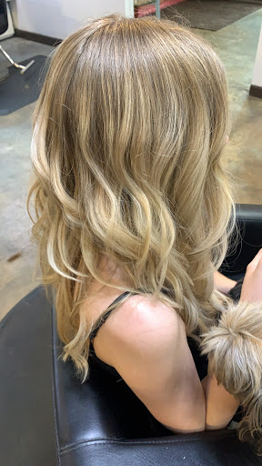 Beauty Salon «Hello Gorgeous Salon & Spa», reviews and photos, 712 Highlander Point Dr, Floyds Knobs, IN 47119, USA