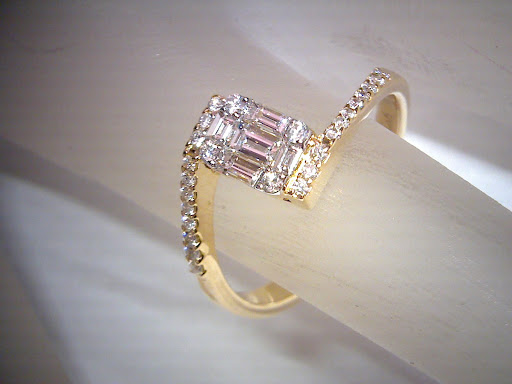 Jewelry Store «DeLyn Jewelry», reviews and photos, 29 E Washington St, Martinsville, IN 46151, USA