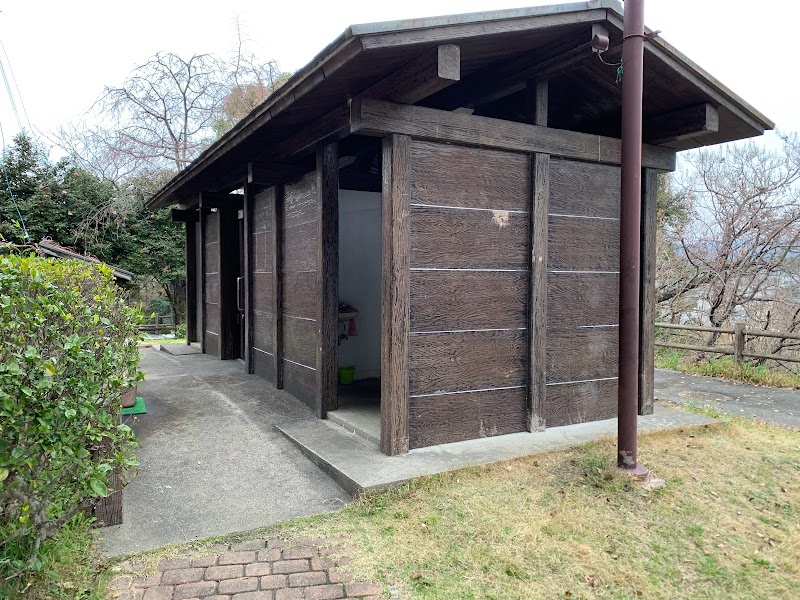岡山公園公衆トイレ