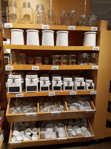 Furniture Store «Crate and Barrel Outlet», reviews and photos, 1700 Prince St, Alexandria, VA 22314, USA